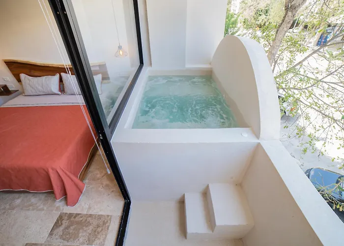 Crystal By Hotel